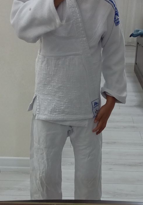 Judo forma sotiladi