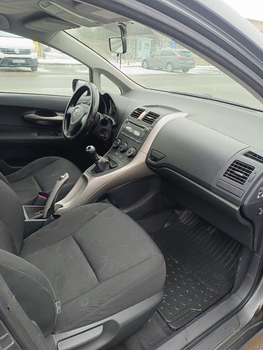 Toyota Auris D-4D 1.4d  2008 ușor avariat