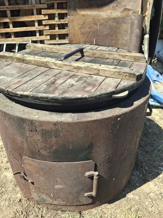 Продам казаны с ошаком и титан