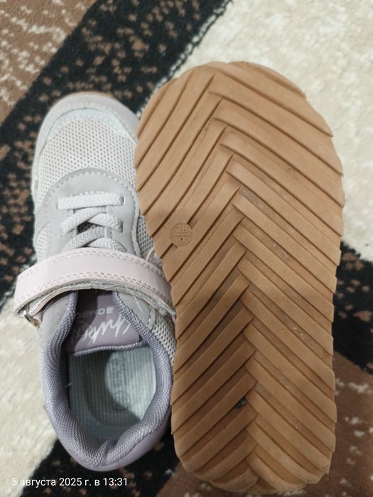 Продаются детские кроссовки для девочки