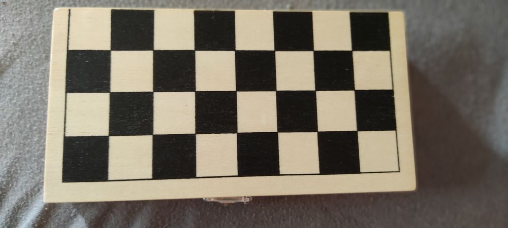 Joc table si sah portabil usor de carat