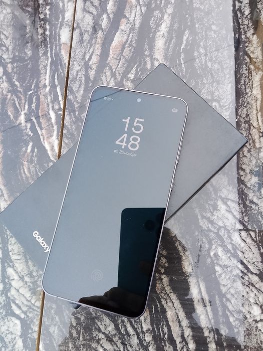 Продам телефон Самсунг с24 в Идеальном состоянии почти новый