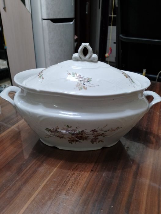 Продам чайник 2,5л и супницу