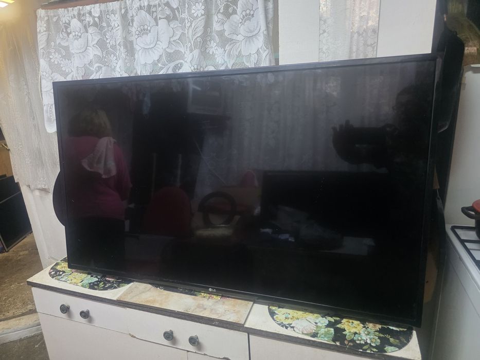 Vand tv smart LG diagonala 128 cm