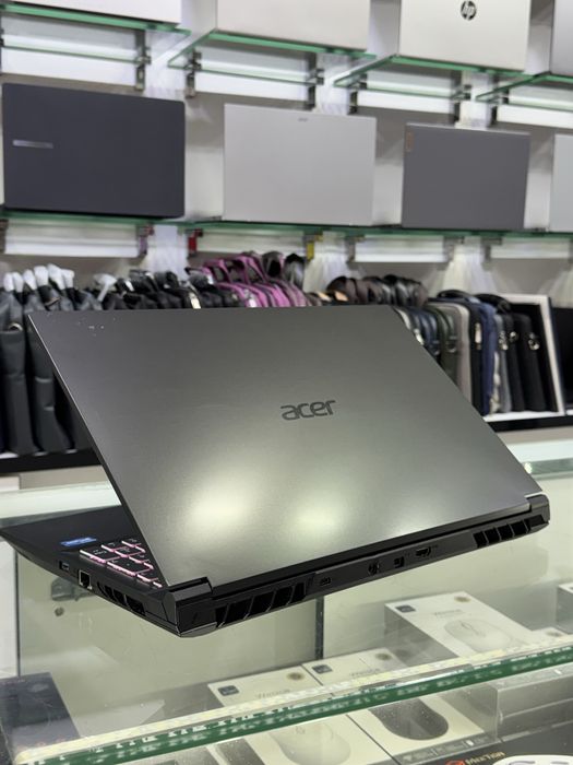 Acer shadow ideal xolatda yengide