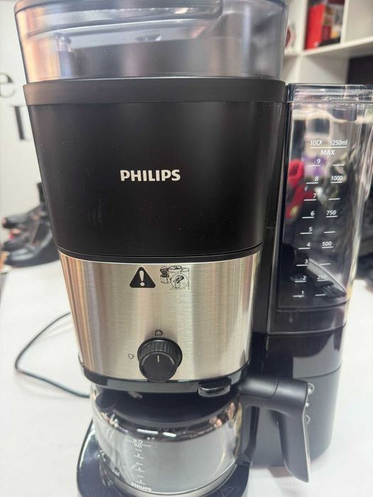 (RESIGILAT) Cafetiera Philips all-in-1 cu râşniţă inclusă