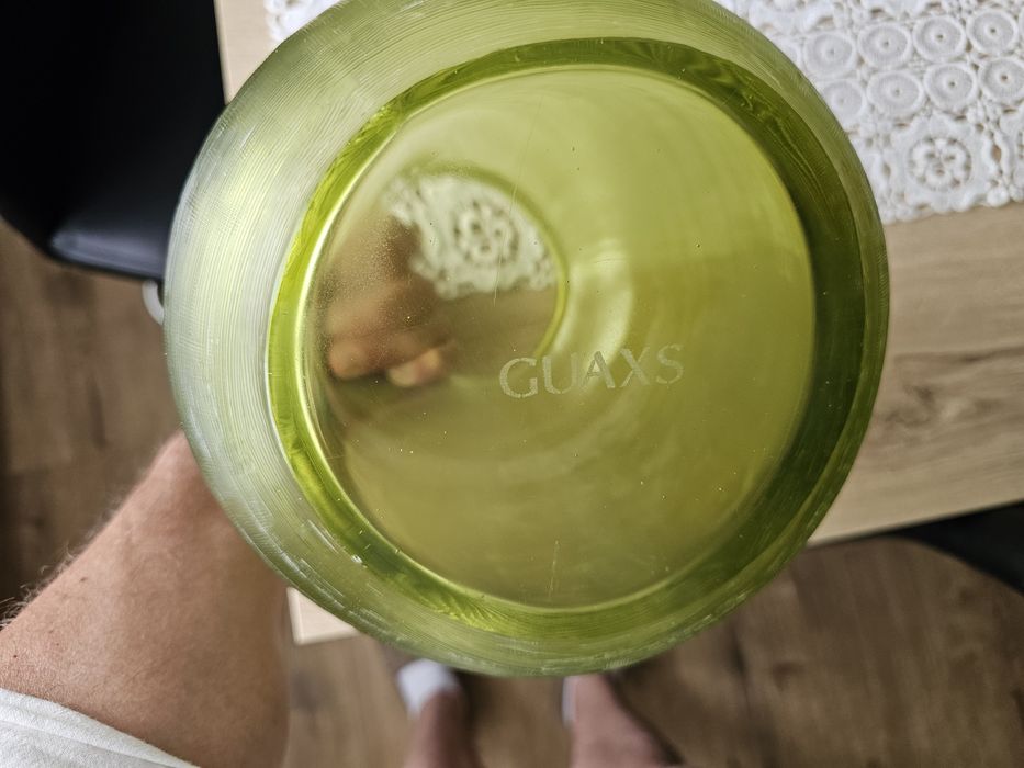 Vază GUAXS originală, sticlă suflată manual, design premium .