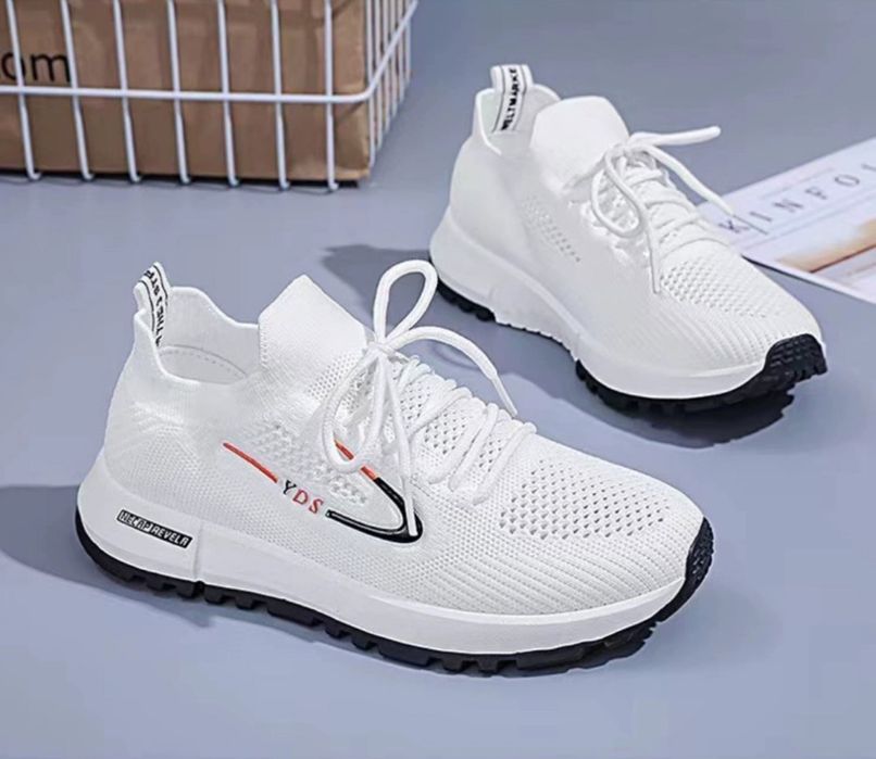 Кроссовки китайские