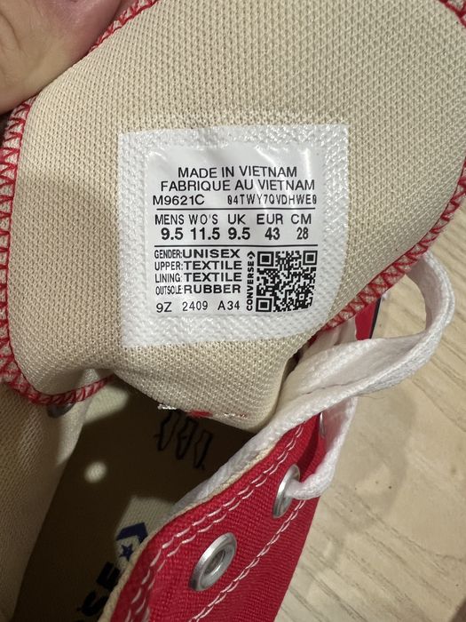 Converse rosii noi cu eticheta