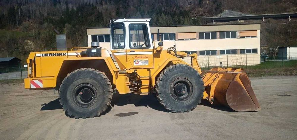 dezmembrari excavator si incarcator frontal liebherr