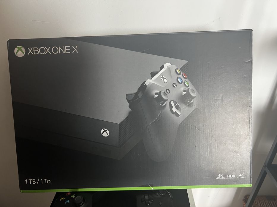 Xbox One X 1TB + 2 controlere