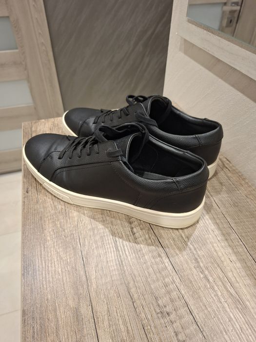 Продавам кецове  Calvin Klein