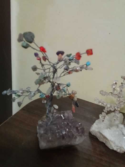 Дървета със полускъпоценни камъни