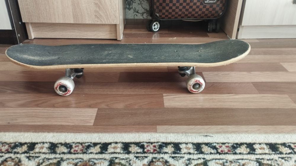 Продам скейт борд подростковый