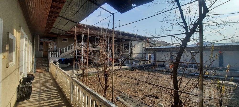 Arendaga uchaska beriladi 9 xona 8 xona padval 8 sotixli uchaska