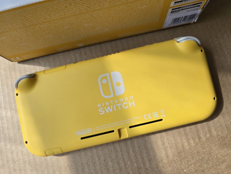 Nintendo Switch Lite Yellow+ 64гб карта памет + PicoFly