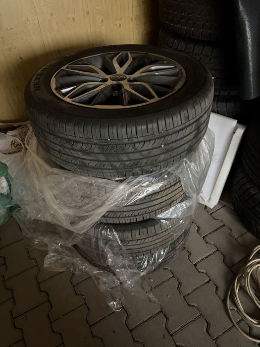 продается новая резина с дисками на Kia K5 R17!
