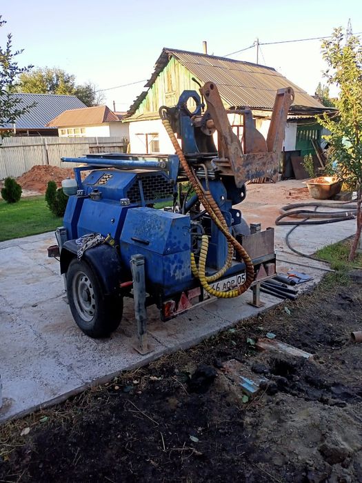 Бурим скважины под колонки