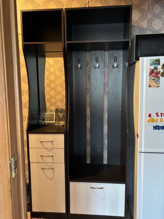 Продаю прихожую из 3 секций