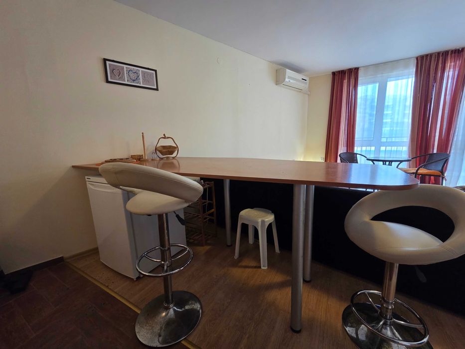 Двустаен апартамент на първа линия море в Равда