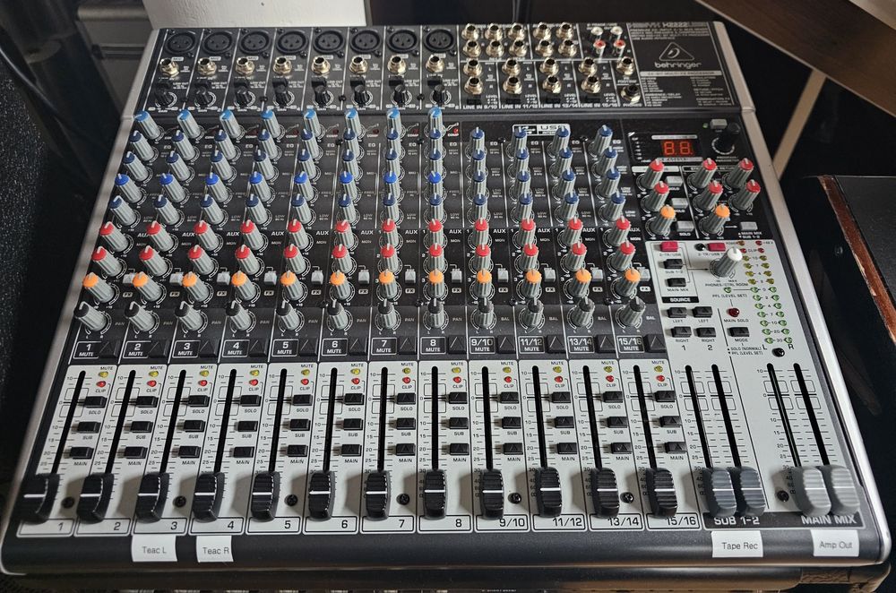 Mixer pasiv Behringer Xenyx X2222 USB
