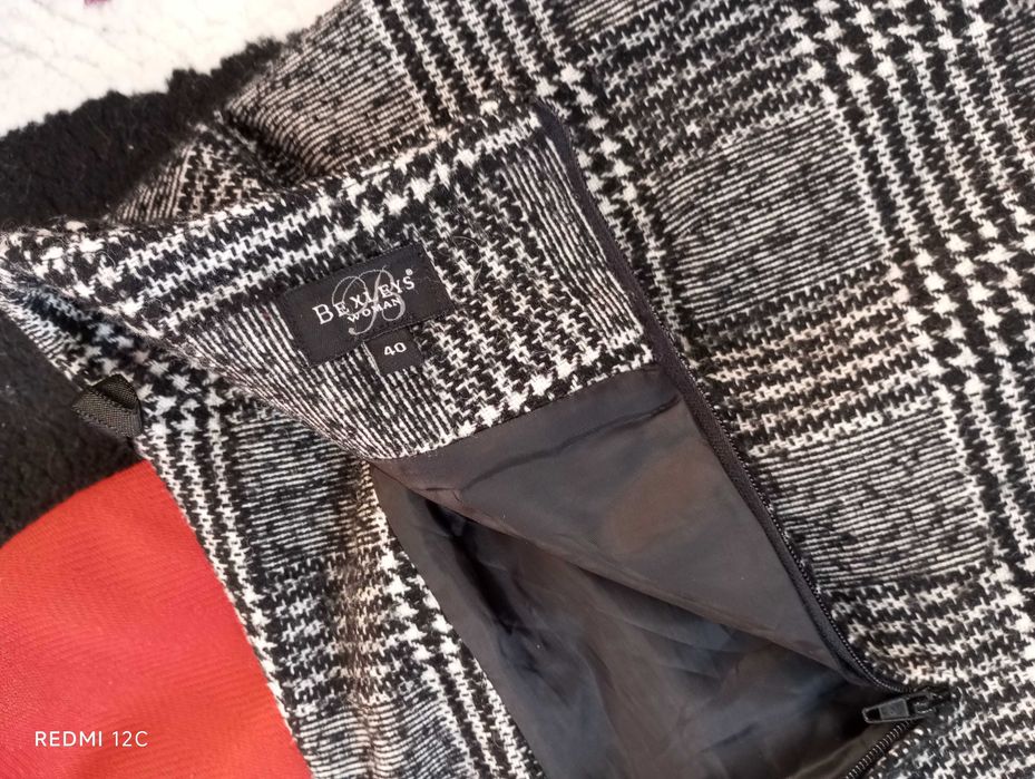 Лот панталон,пола и блузка актуални модели.