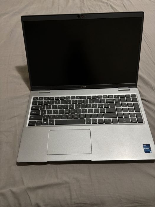 Продавам лаптоп Dell Latitude 5530