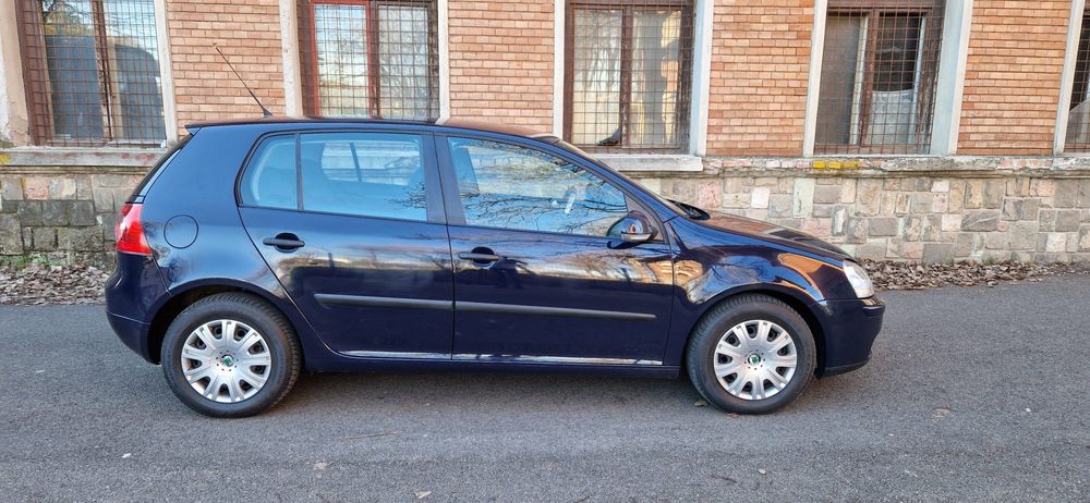 Volkswagen golf 5 1.6 benzina M.P.I