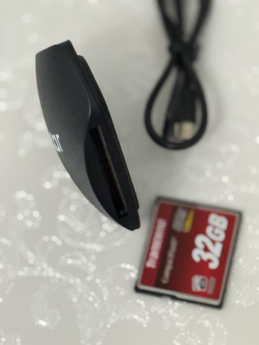 Lexar USB Card Reader + 32GB xotira kartasi (komplekt) sotiladi