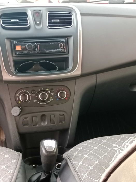 Автомобиль Renault Logan