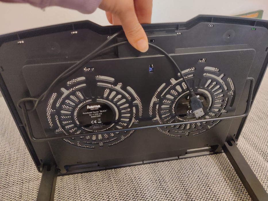 Поставка за охлаждане на лаптоп