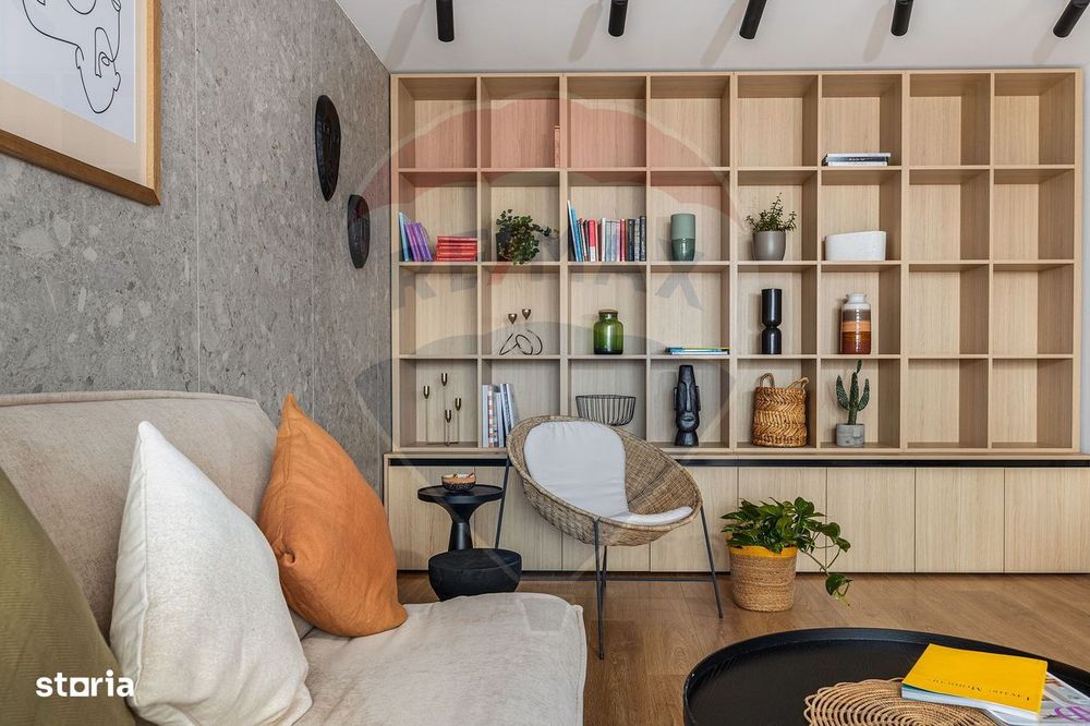 Apartament cu 3 camere de închiriat Pietonala Coresi