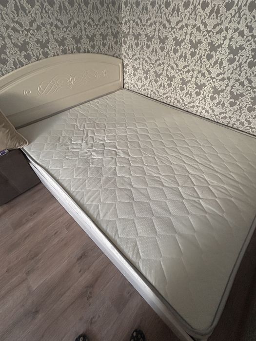 Продам двухспальную кровать