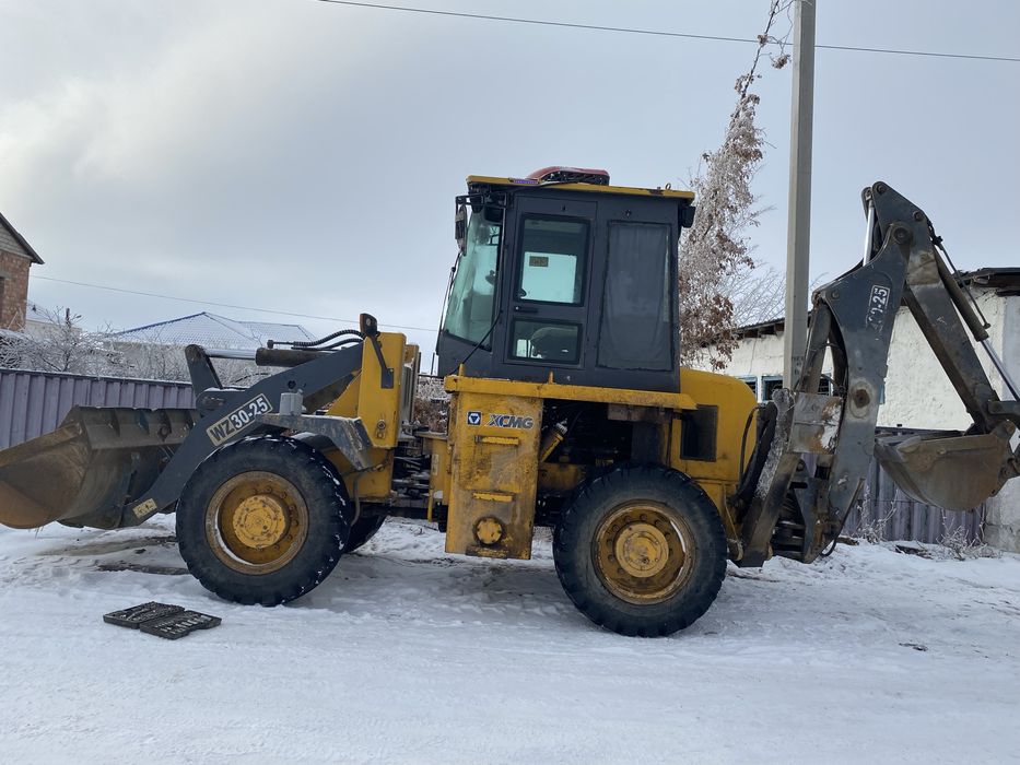 Экскаватор-погрузчик 2/1