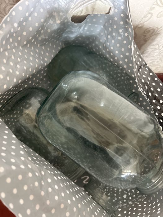 Отдам двухлитровые банки