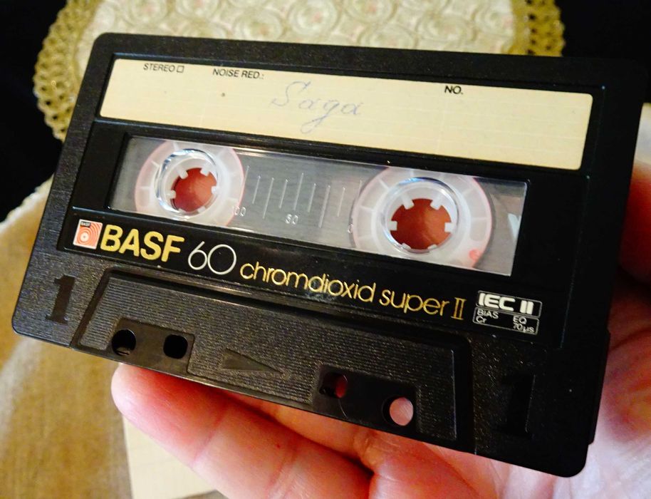 BASF аудио касета със рок групите Saga и Rainbow.