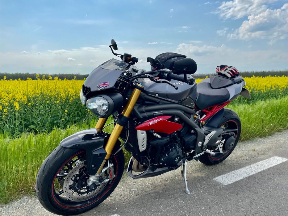 Triumph Speed Triple R 1050,  cu 17.406 km!