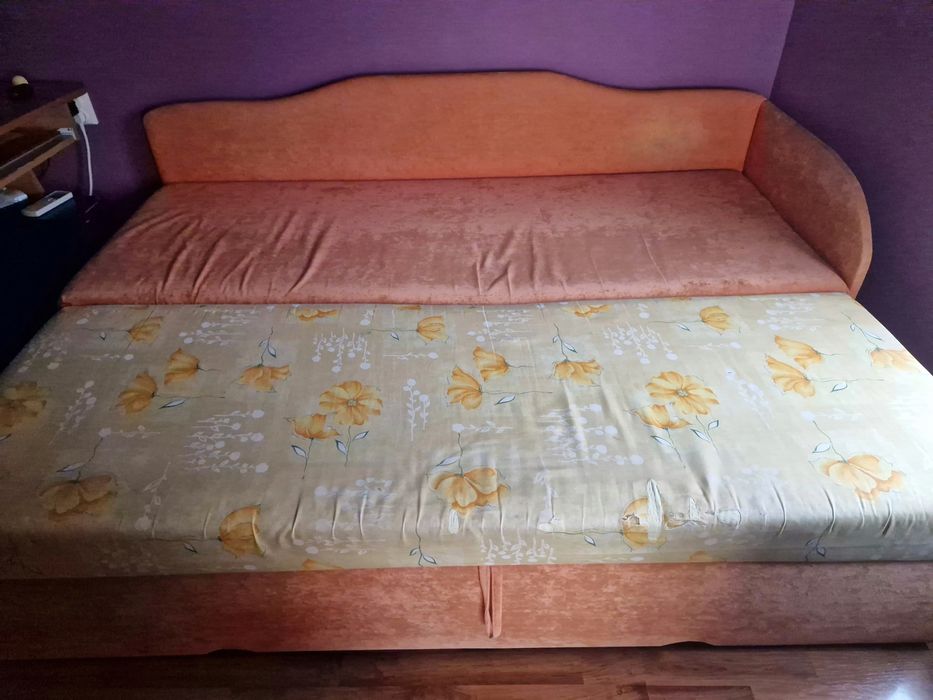 Разтегателен диван