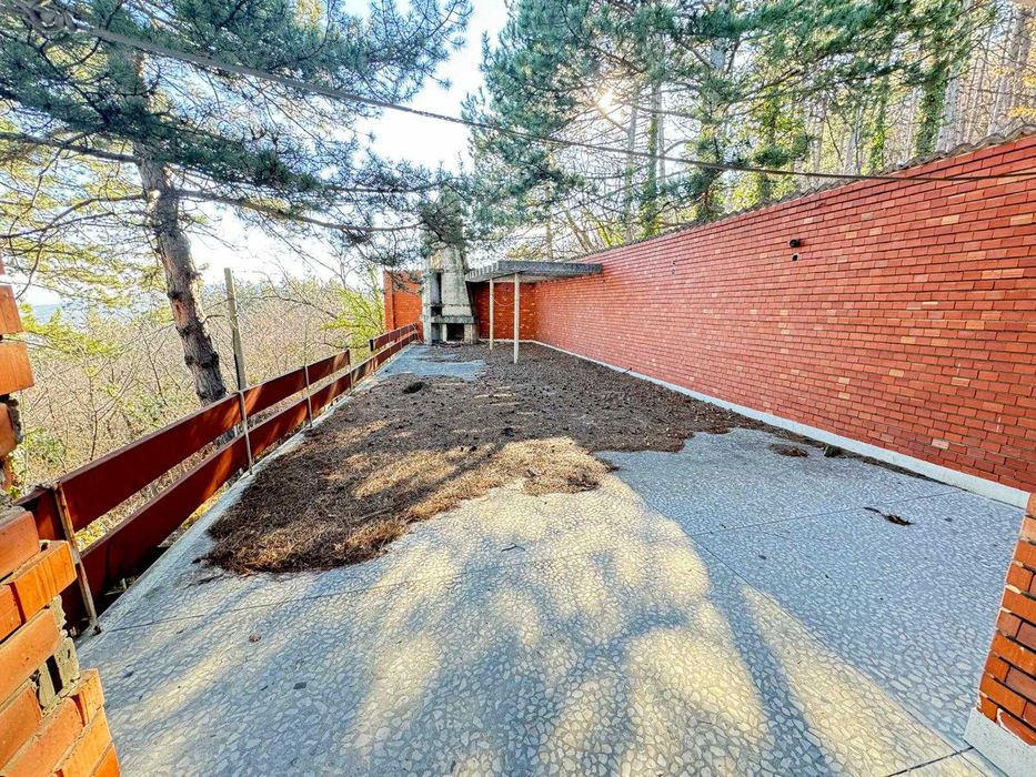 Продава се Къща в Горна Оряховица - 385 кв.м за 416 €/кв.м - Снимка #1