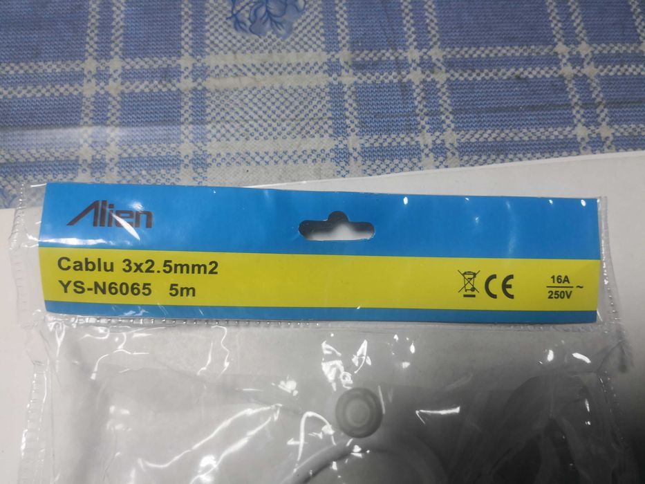 Prelungitor 10 prize, 5 m cu intrerupator si 2 usb cu cablu de 16 A