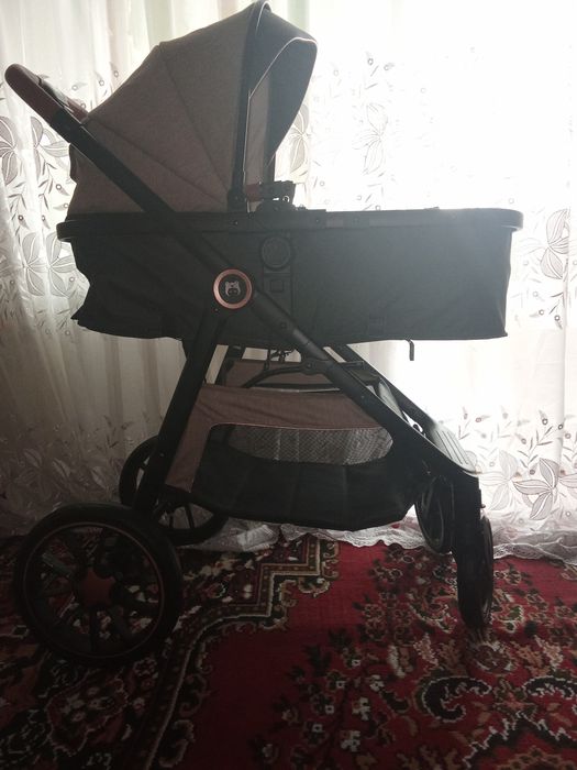Коляска почти новая