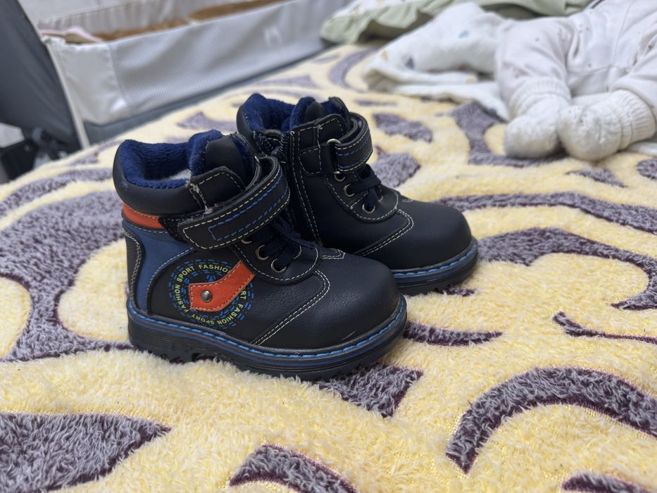 Продам детскию одежду