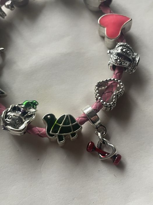 Гривна и талисмани Пандора