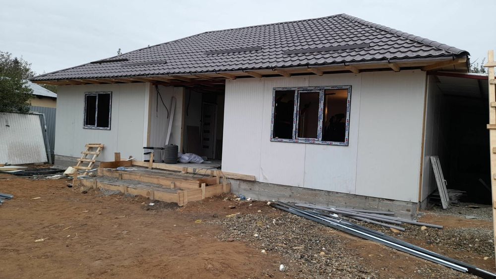 Vând case modulare pe structură metalică