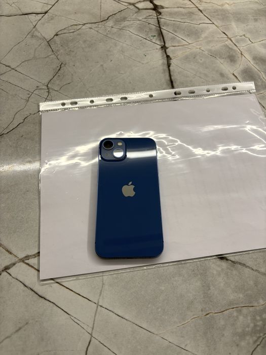 iPhone 13.