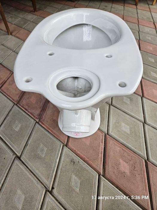 Унитаз новый. Без бачка