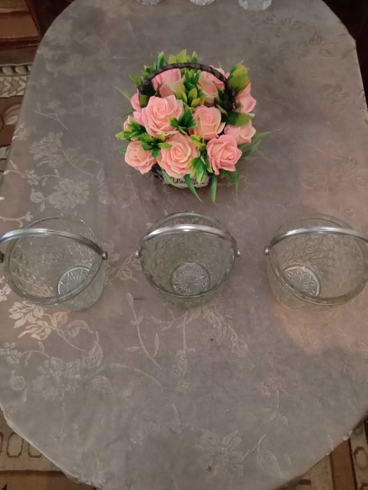 продается разная посуда ,вазы