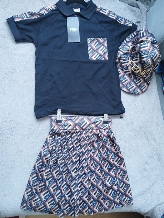 compleuri cu fustita si sapca fetite