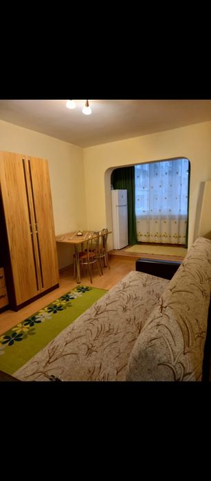 Închiriez garsonieră