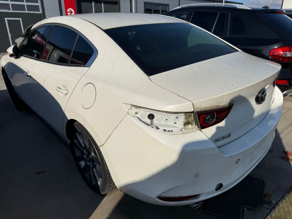 Mazda 3 Hybrid – 2021 – 1.500 km – Avariată